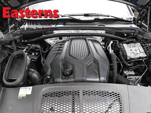 Used 2022 Porsche Macan AWD/4WD image 7