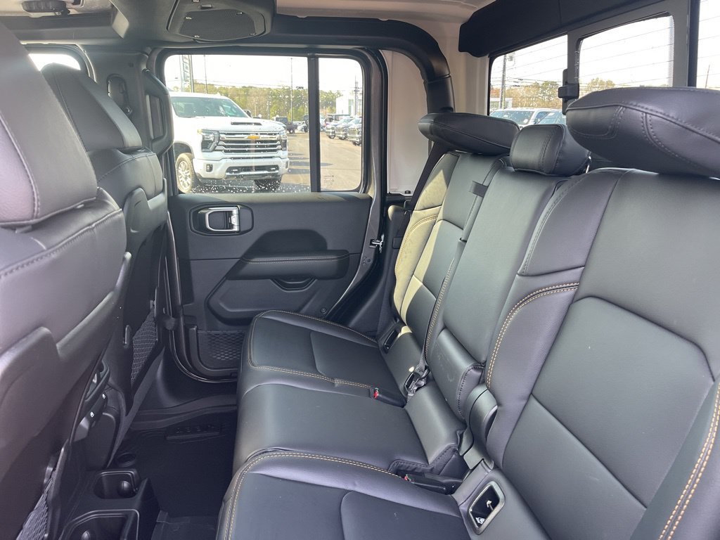 New 2026 Jeep Gladiator Sport AWD/4WD image 17