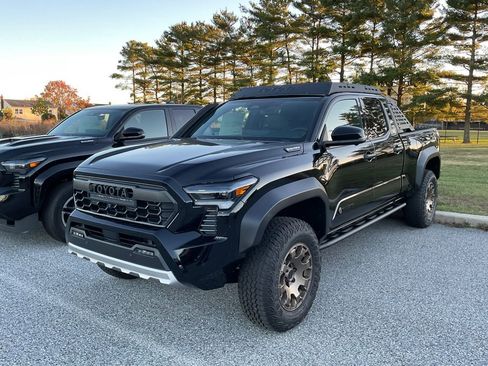 Used 2025 Toyota Tacoma Trailhunter image 4