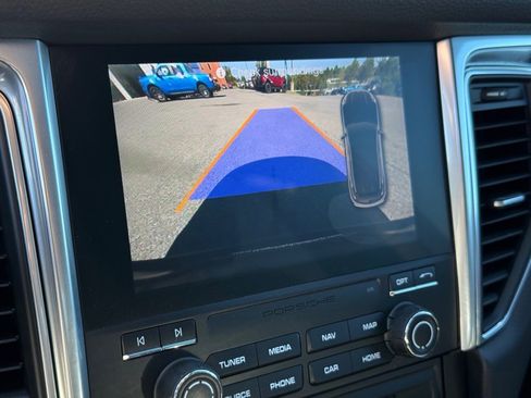 Used 2018 Porsche Macan image 15