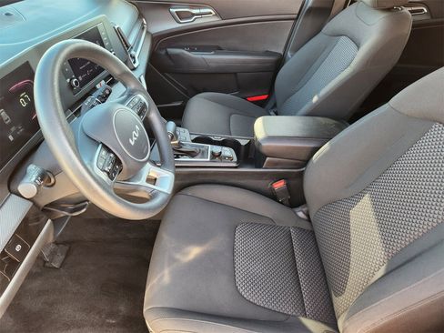 Used 2024 Kia Sportage LX image 21