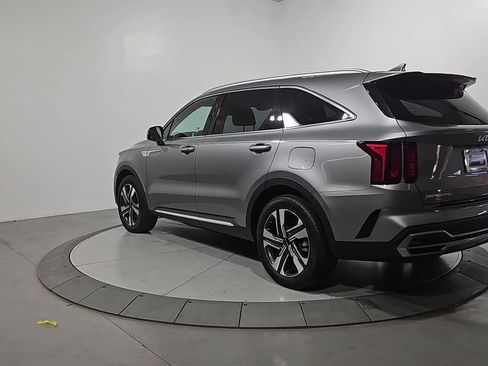 Used 2023 Kia Sorento EX image 3