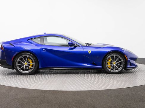 Used 2020 Ferrari 812 Superfast RWD image 9