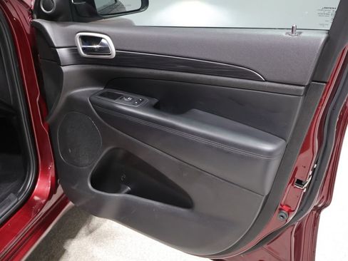 Used 2020 Jeep Grand Cherokee Altitude AWD/4WD image 24