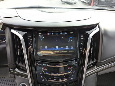 Used 2020 Cadillac Escalade Platinum AWD/4WD image 22