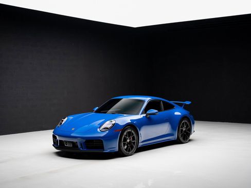 Used 2025 Porsche 911 Carrera image 4