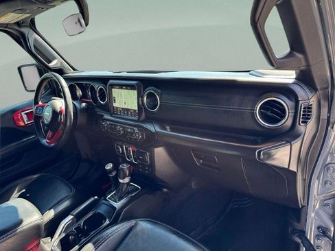 Used 2019 Jeep Wrangler Unlimited Sahara AWD/4WD image 25