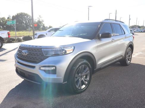 Used 2022 Ford Explorer XLT w/ Equipment Group 202A RWD image 3