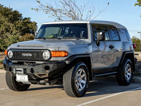 Used 2014 Toyota FJ Cruiser 4WD w/ Upgrade Package image 6