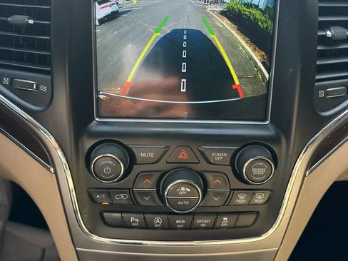 Used 2018 Jeep Grand Cherokee Limited AWD/4WD image 16