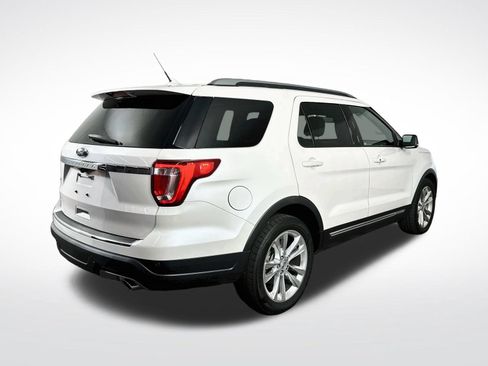 Used 2018 Ford Explorer XLT w/ Equipment Group 202A FWD image 8
