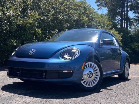 Used 2016 Volkswagen Beetle 1.8T SE w/ Lighting Package FWD image 1
