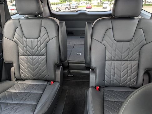Certified 2025 Kia Telluride AWD image 13