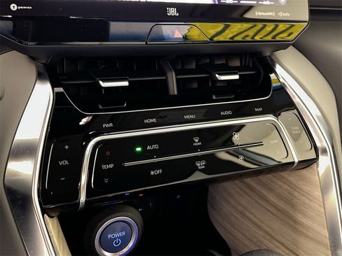 Used 2021 Toyota Venza XLE image 21