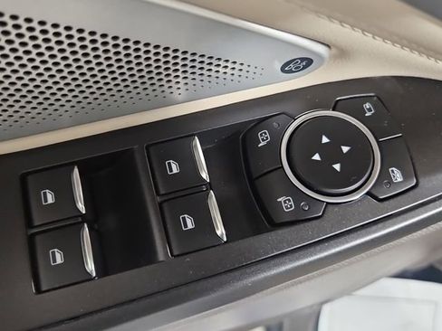 Used 2020 Ford Explorer Platinum w/ Premium Technology Package image 14