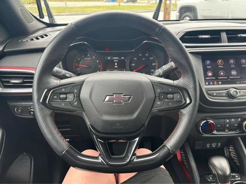 Used 2023 Chevrolet TrailBlazer RS FWD image 19