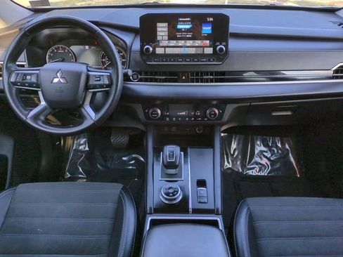 Used 2024 Mitsubishi Outlander SE image 15