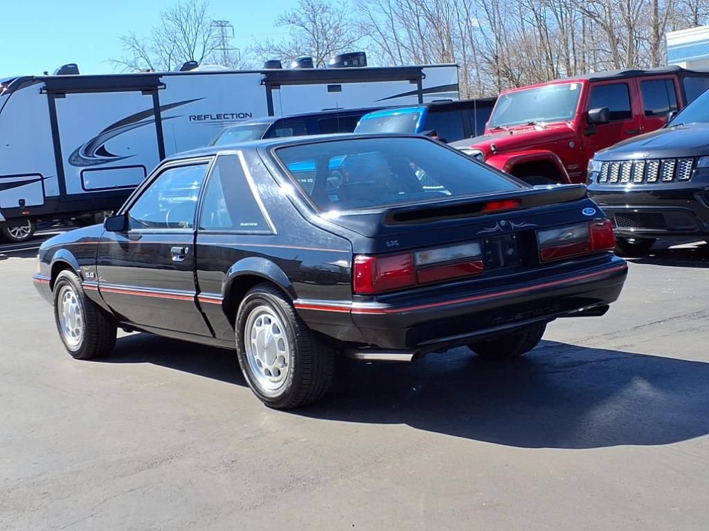 Used 1988 Ford Mustang LX RWD image 3