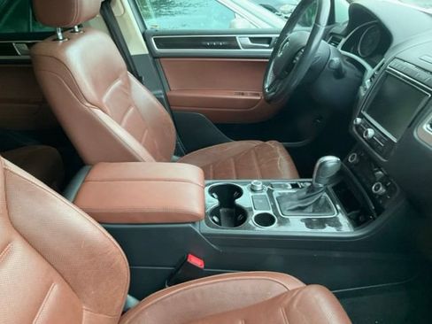 Used 2016 Volkswagen Touareg Executive AWD/4WD image 5