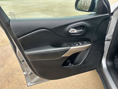 Used 2017 Jeep Cherokee High Altitude image 19