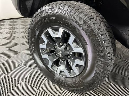 Used 2021 Toyota Tacoma TRD Off-Road w/ Technology Package AWD/4WD image 14