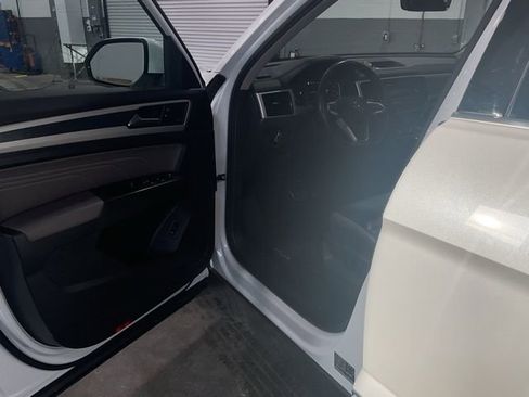 Used 2023 Volkswagen Atlas SEL Premium image 9