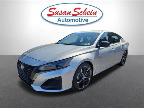 Used 2024 Nissan Altima 2.5 SR FWD image 1