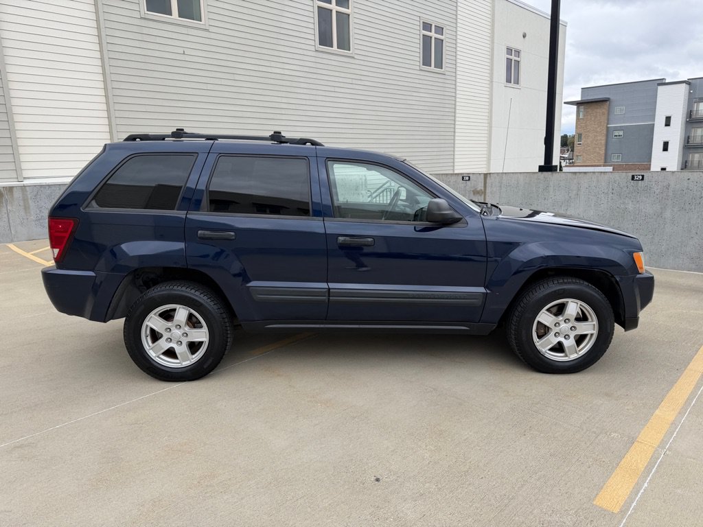 Used 2005 Jeep Grand Cherokee Laredo AWD/4WD image 2