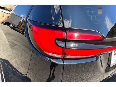 Used 2024 Chrysler Pacifica Touring-L FWD image 37