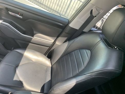 Used 2022 Toyota Highlander XLE FWD image 31