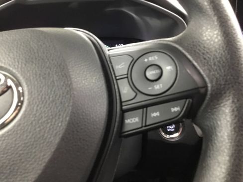 Used 2025 Toyota RAV4 XLE AWD/4WD image 32