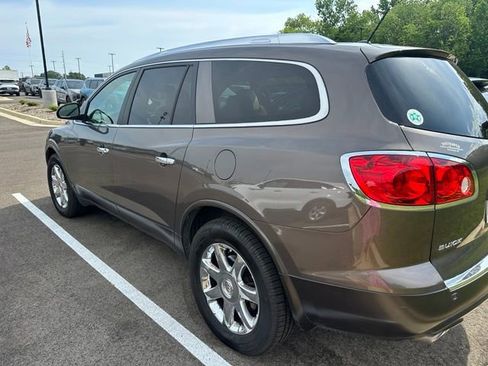 Used 2008 Buick Enclave CXL w/ Entertainment Package #2 FWD image 6