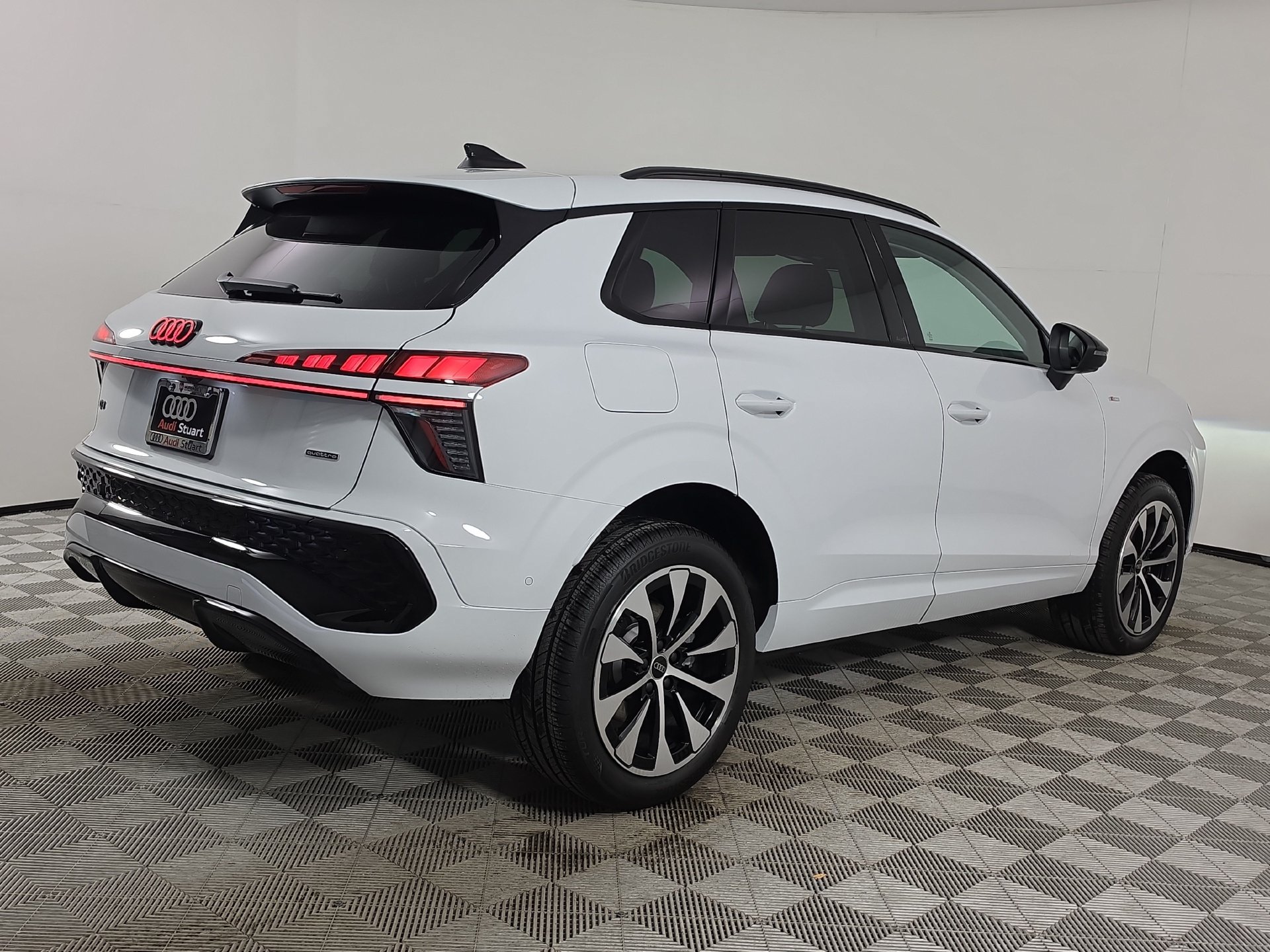 New 2026 Audi Q3 quattro 2.0T AWD/4WD image 7