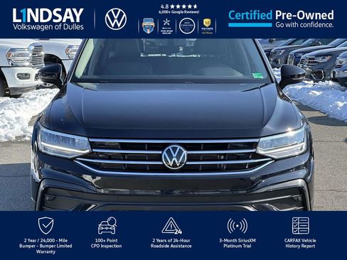 Used 2022 Volkswagen Tiguan SE w/ Panoramic Sunroof Package image 2