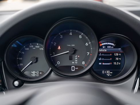 Certified 2026 Porsche Macan AWD/4WD image 9