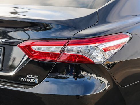 Certified 2019 Toyota Camry XLE FWD image 25