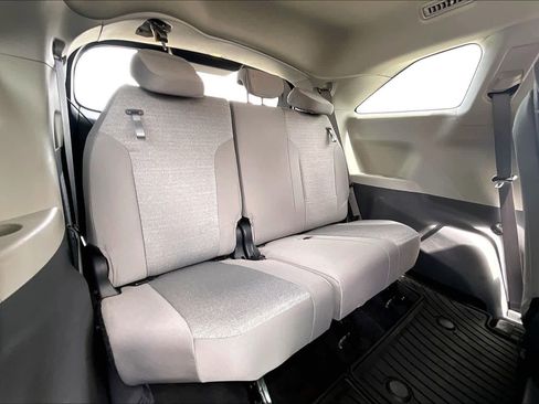 Used 2024 Toyota Sienna LE image 35