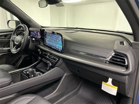 New 2025 Chevrolet Traverse LT w/ Enhanced Driving Package image 29