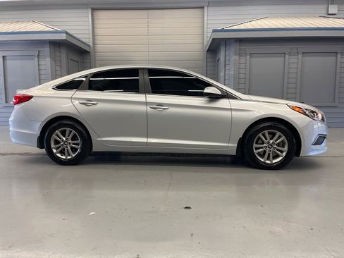 Used 2016 Hyundai Sonata SE w/ Cargo Package image 8
