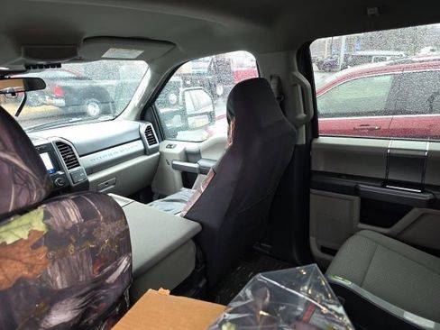 Used 2022 Ford F250 XLT w/ XLT Premium Package image 4