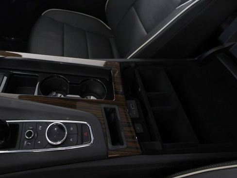 Used 2022 Cadillac Escalade Premium Luxury w/ Performance Package AWD/4WD image 39