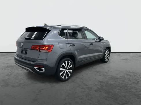 Used 2024 Volkswagen Taos SE FWD image 4