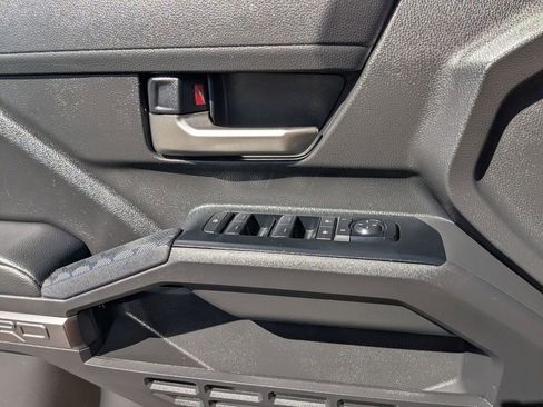 Used 2025 Toyota Tacoma TRD Off-Road image 15