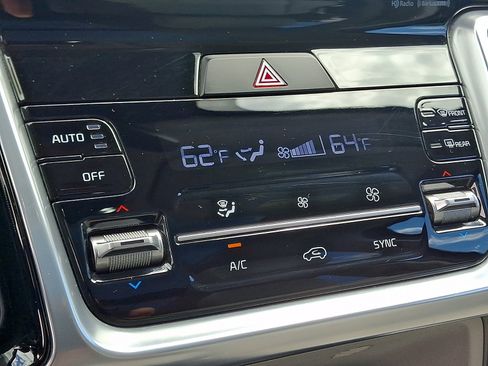 Used 2023 Kia Sorento SX AWD/4WD image 16