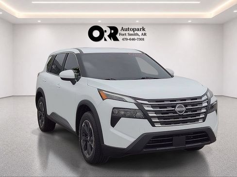 Used 2025 Nissan Rogue SV FWD image 1