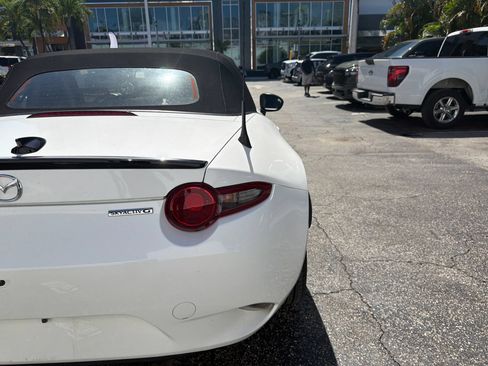 Used 2020 MAZDA MX-5 Miata Sport RWD image 11