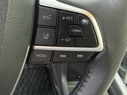 Used 2025 Toyota Sienna XLE image 20