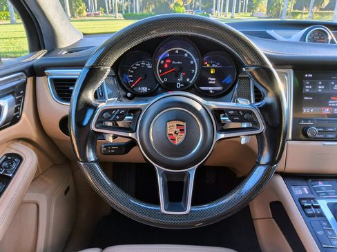Used 2018 Porsche Macan Turbo AWD/4WD image 13