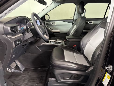 Used 2024 Ford Explorer XLT w/ Equipment Group 202A AWD/4WD image 19