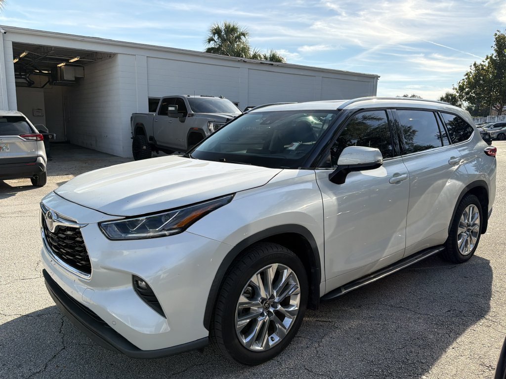Used 2021 Toyota Highlander Limited AWD/4WD image 6